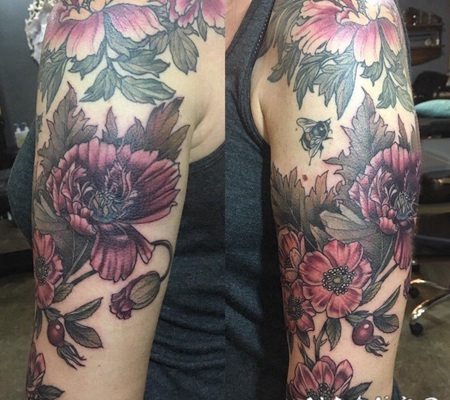 罂粟纹身 女生大臂上彩绘的罂粟纹身图片