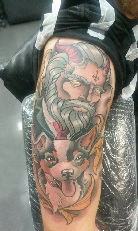 狗的纹身图案 男生手臂上人物和狗纹身图片