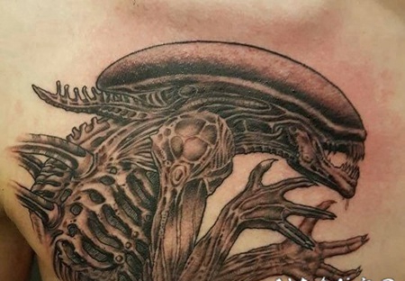 骨头纹身图片 男生胸部恐怖的骨头纹身图片