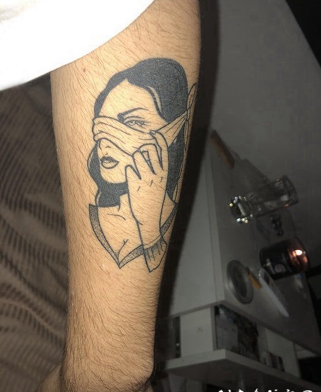 可爱纹身简笔画 男生手臂上黑灰的简笔画纹身图片