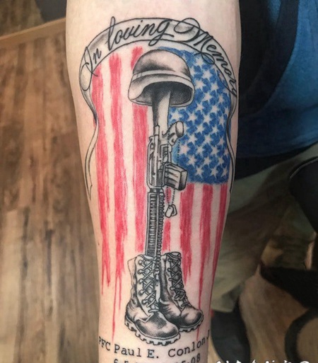 美国国旗纹身 男生手臂上彩绘的美国国旗纹身图片