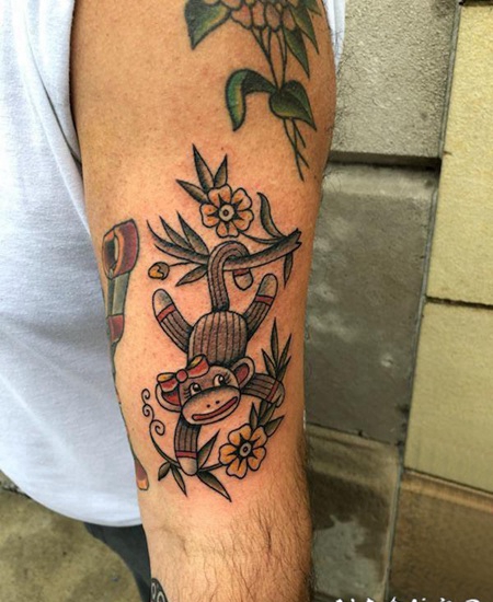 纹身猴子 男生手臂上彩绘的猴子纹身图片