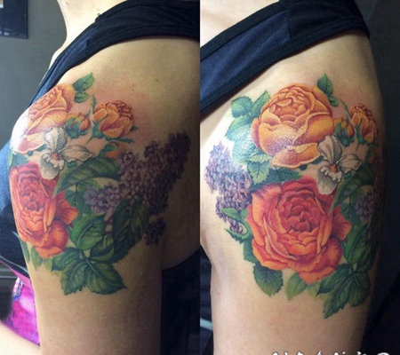玫瑰纹身图 女生肩部彩绘的玫瑰纹身图片
