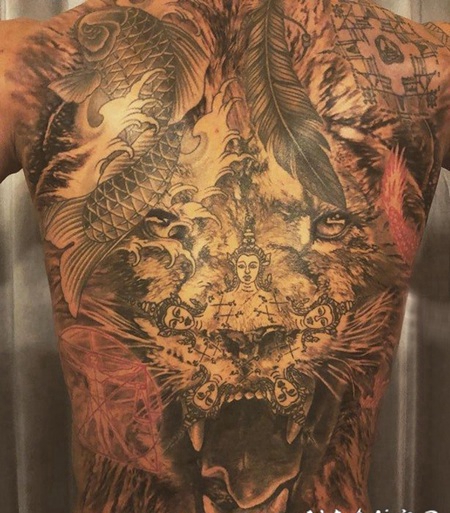 狮子王纹身 男生满背狮子和佛像纹身图片