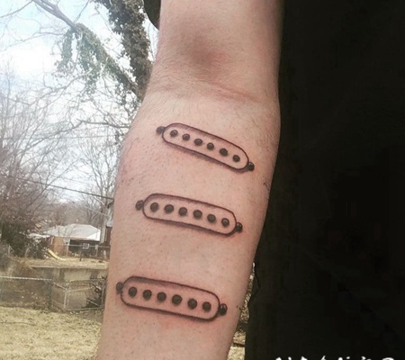 手部纹身小图案 男生手臂上极简的小图案纹身图片