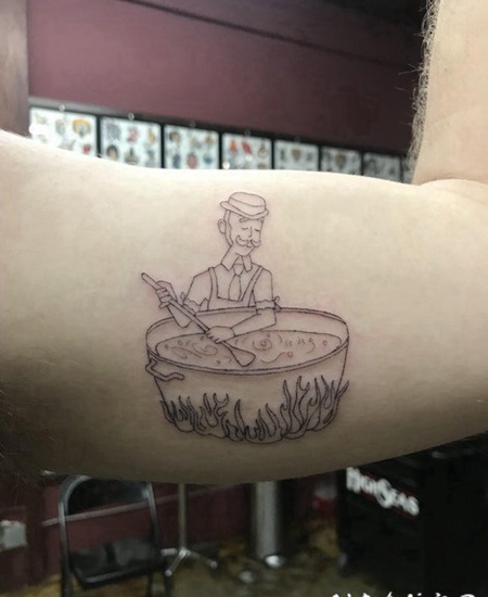 纹身卡通人物 男生大臂上卡通人物和食物纹身图片