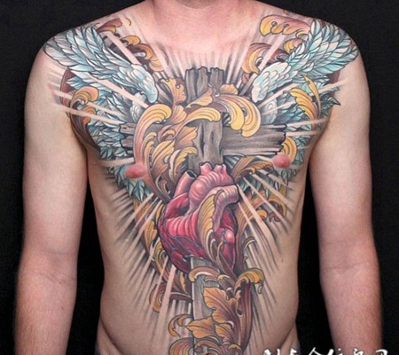 神圣的信念，十字架翅膀花胸纹身图案