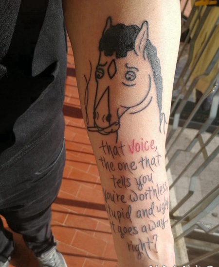 马的纹身图案 男生手臂上马和英文纹身图片