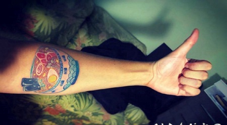 食物纹身 女生手臂上彩绘的食物纹身图片