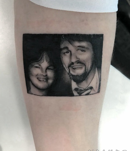 纹身照片 女生手臂上黑灰的照片纹身图片