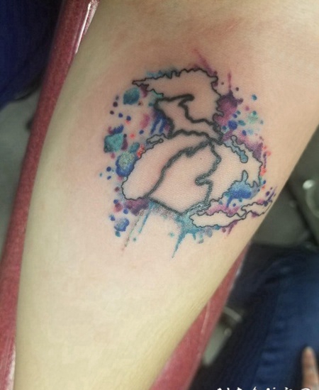 纹身世界地图 女生小腿上创意的世界地图纹身图片