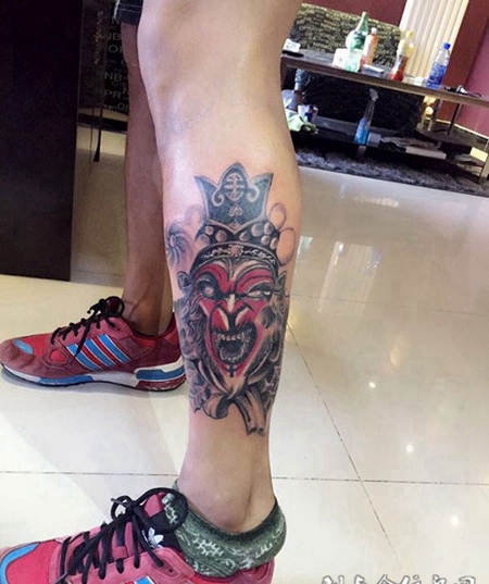 怒吼咆哮，小腿齐天大圣京剧脸谱纹身