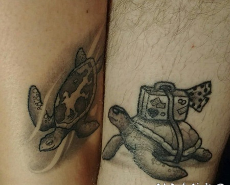 乌龟纹身图案 男生小腿上黑灰的乌龟纹身图片