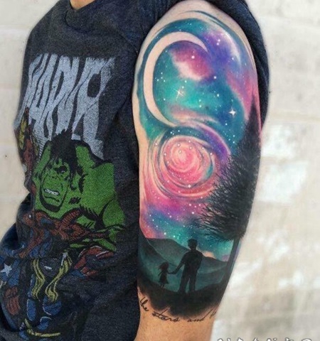 原宿星空纹身 男生大臂上原宿星空和风景纹身图片