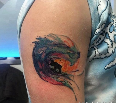 纹身浪花 男生手臂上唯美的浪花纹身图片