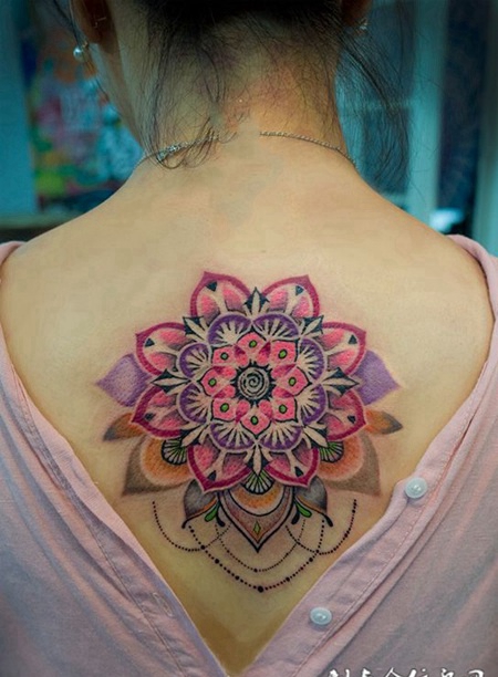 变幻无穷，后背梵花图腾彩绘纹身图案