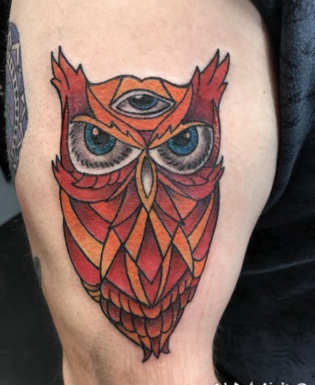 纹身猫头鹰 男生手臂上彩绘的猫头鹰纹身图片