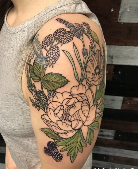 花卉纹身图案 男生手臂上彩绘的花卉纹身图片