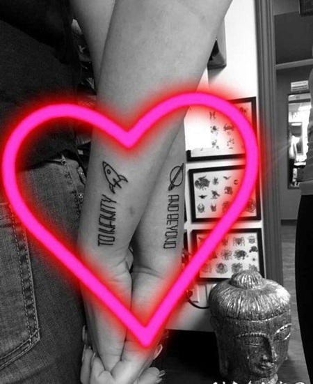 情侣纹身小图案手腕 情侣手腕上黑色的小图案纹身图片