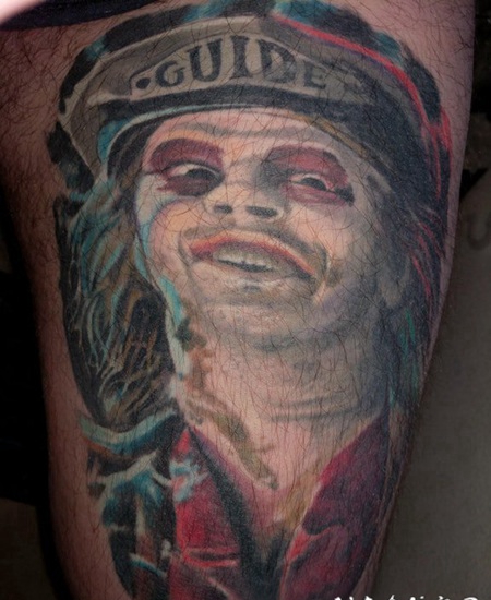 大腿 纹身图 男生大腿上恐怖的人物肖像纹身图片