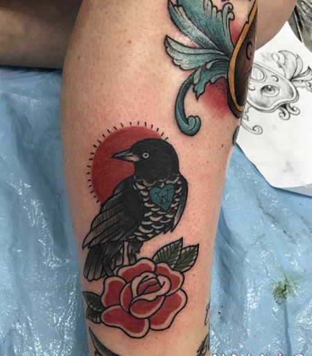 纹身图案花朵 女生小腿上鸟和花朵纹身图片