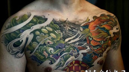 浓情中国风，胸口传统唐狮彩绘纹身