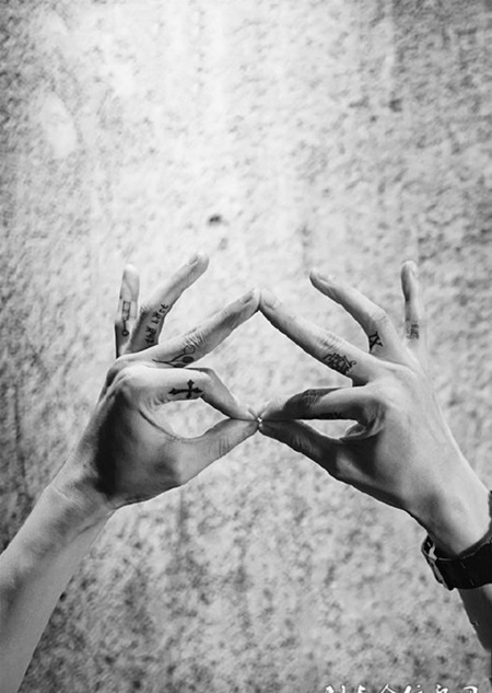 指间小情绪，简单而优雅的手指纹身