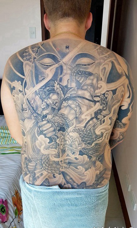 弥勒佛纹身图案 男生后背上佛和龙纹身图片