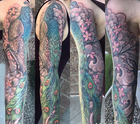 孔雀毛纹身 男生手臂上彩绘的孔雀毛纹身图片