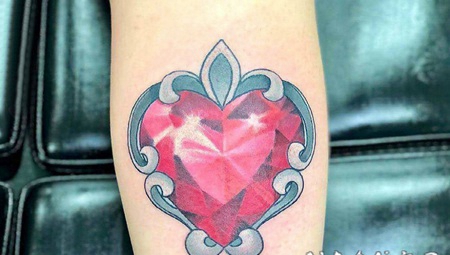 纹身钻石 女生小臂上钻石和心形纹身图片
