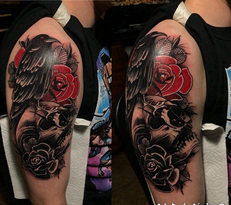 骷髅和花朵纹身图案 男生大臂上骷髅和花朵纹身图片