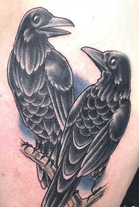 纹身鸟 男生后背上彩绘的鸟纹身图片