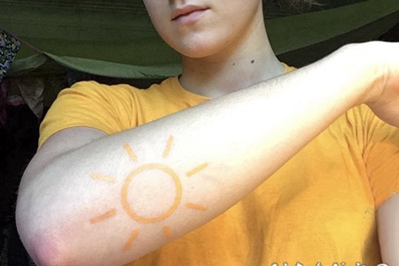 纹身太阳图案 男生手臂上彩色的太阳纹身图片