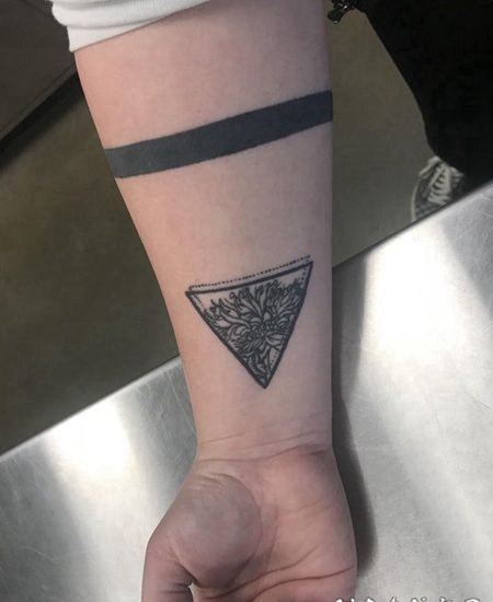 几何和花纹身图案 女生手腕上几何和花纹身图片