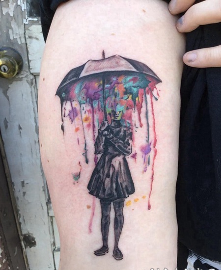 水彩纹身图片 女生大臂上彩绘的人物纹身图片