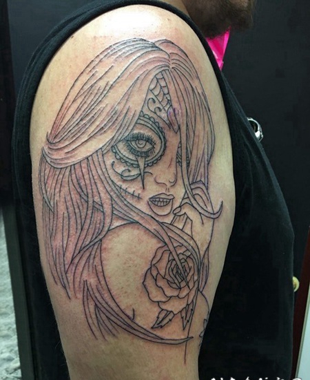 双大臂纹身 男生大臂上个性的人物肖像纹身图片