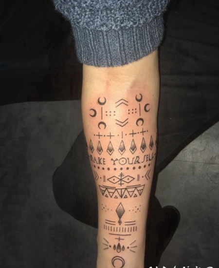 几何和花纹身图案 女生手臂上几何和花纹纹身图片