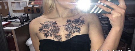 玫瑰纹身图 女生锁骨上黑色的玫瑰纹身图片