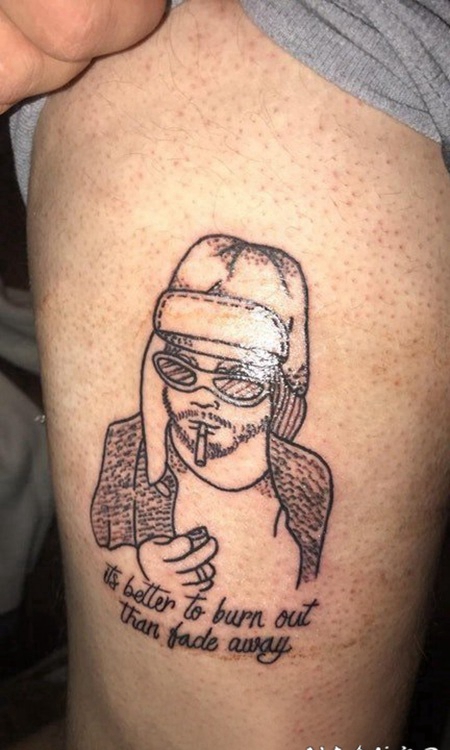 人物和英文纹身图案 女生大腿上人物和英文纹身图片