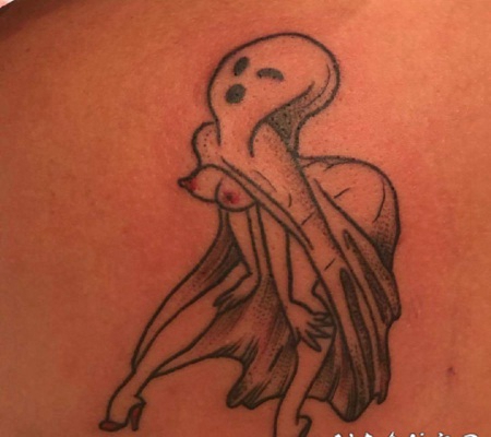 幽灵纹身图案 女生腹部黑灰的幽灵纹身图片