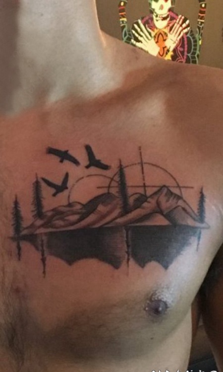 山水纹身图案 男生胸上黑灰的山水和鸟纹身图片