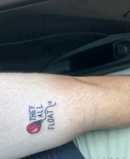 小气球纹身 女生手臂上气球和英文字母纹身图片