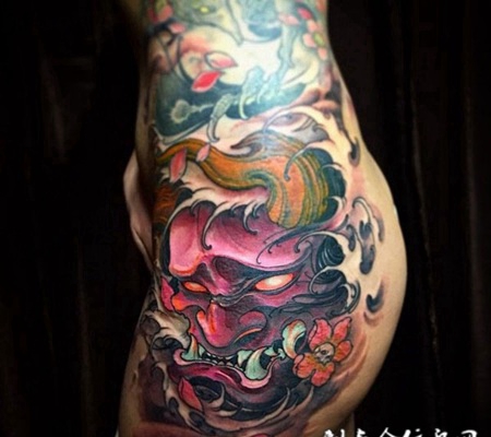 难舍的怨念，臀部般若彩绘纹身