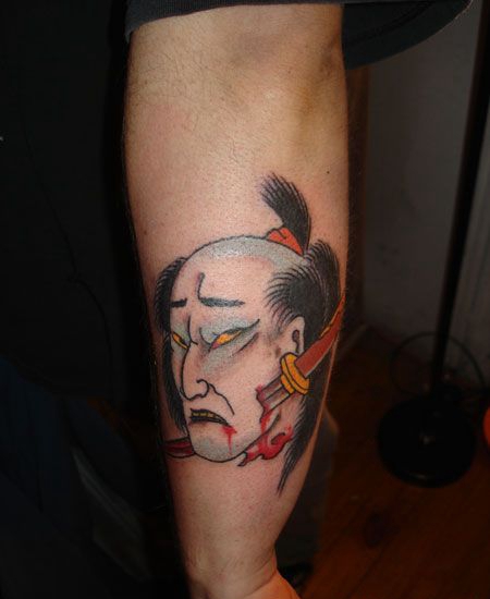 小臂上日本武士纹身图案