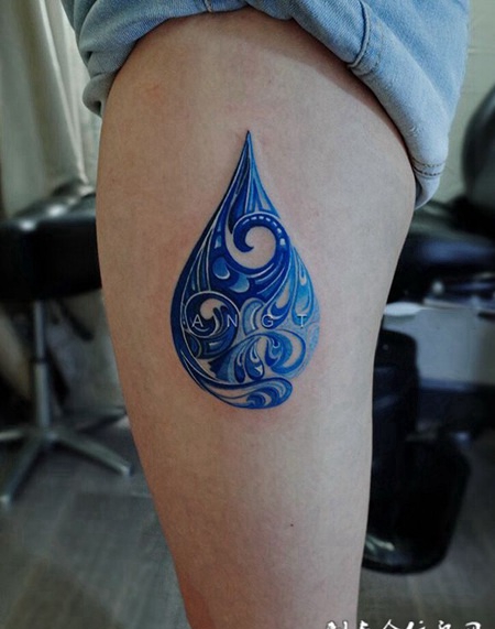 蓝色之泪，大腿水滴图腾纹身