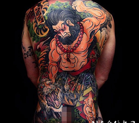惩恶扬善，满背伏虎罗汉彩绘纹身