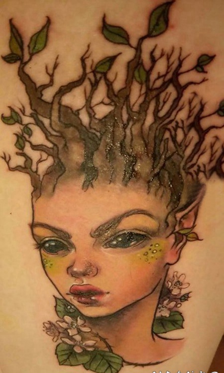 人物肖像纹身 女生大腿上彩绘精灵纹身图片