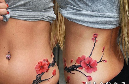 梅花三弄，腰部美丽的中国风梅花纹身