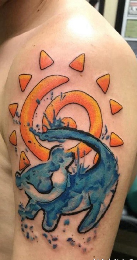 纹身卡通 男生大臂上彩色的卡通纹身图片