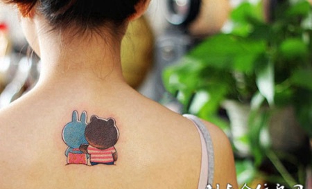 好朋友一辈子，后背可爱卡通背影纹身